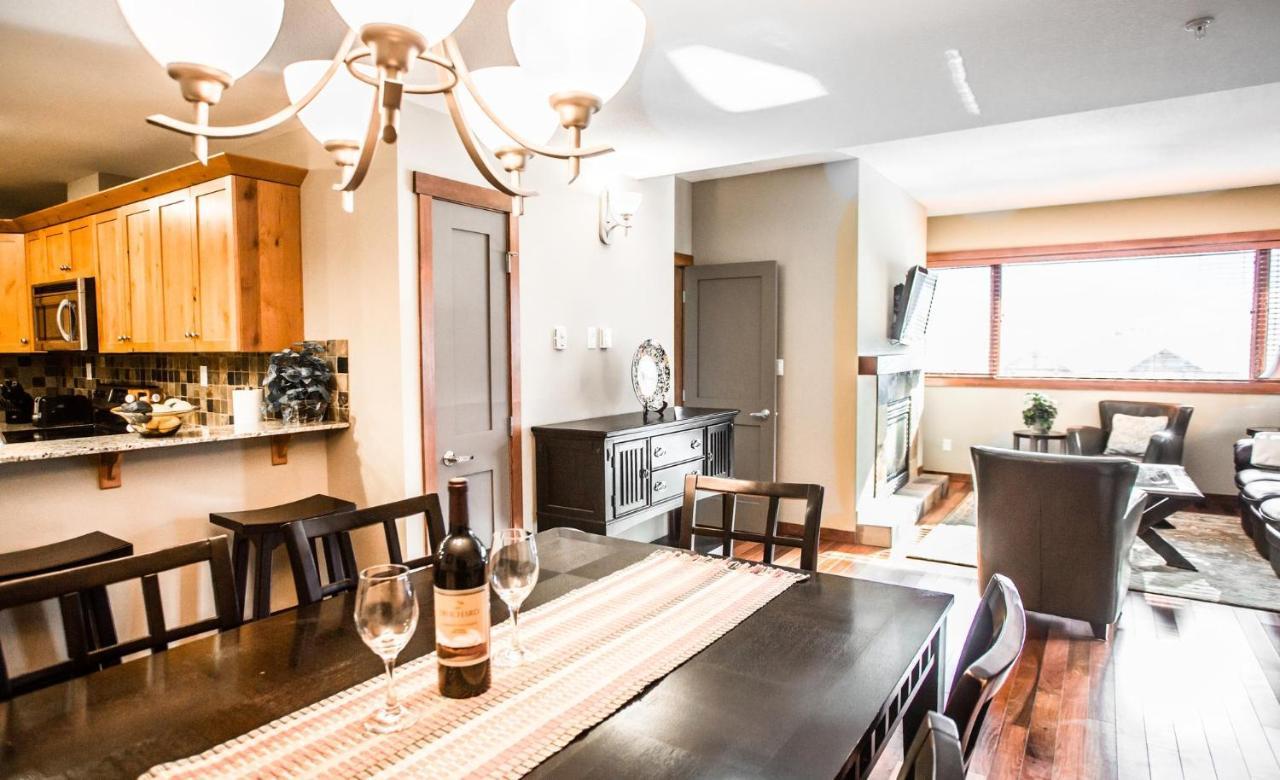 Vila The Lookout - Top Floor Corner Unit With Stunning Views Canmore Exteriér fotografie