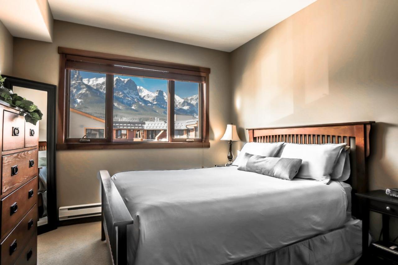 Vila The Lookout - Top Floor Corner Unit With Stunning Views Canmore Exteriér fotografie
